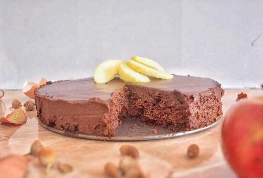 Sočna torta od jabuka i čokolade