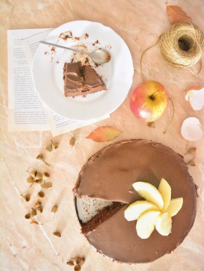 Sočna torta od jabuka i čokolade